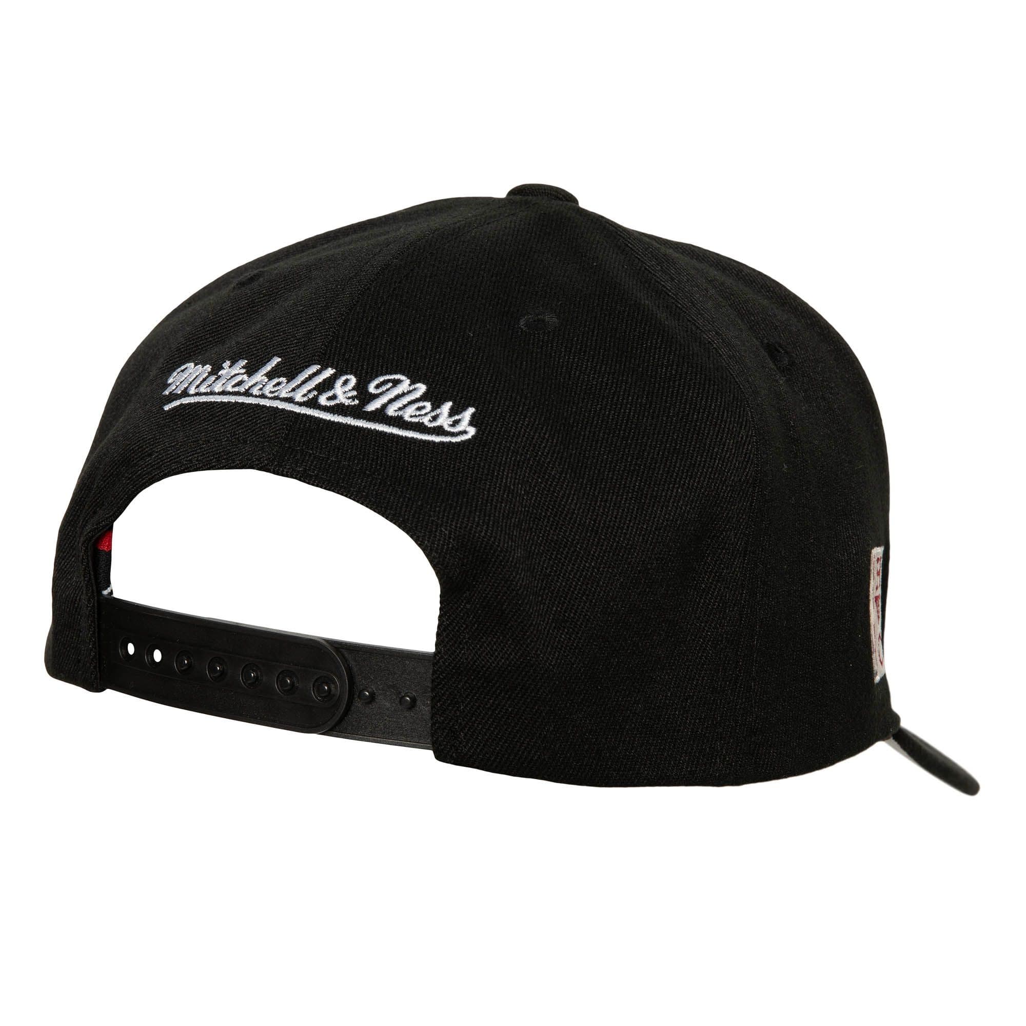 Mitchell-Ness-Team-Graphic-Stretch-Snapback-Boston-Celtics-Hat-1