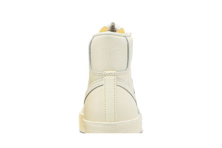 Кроссовки Nike Wmns Blazer Mid '77 Vintage 'Coconut Milk'