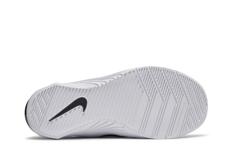 wmns-metcon-6-black-white-dj3073-001_03