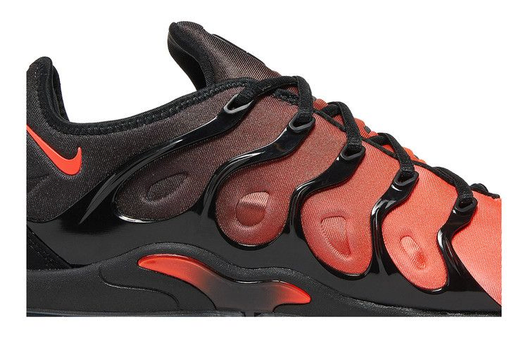 Кроссовки Nike Air VaporMax Plus 'Black Crimson Gradient'