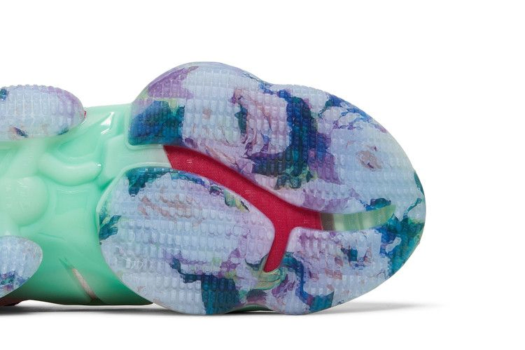 Кроссовки Nike LeBron 19 'Valentine's Day'