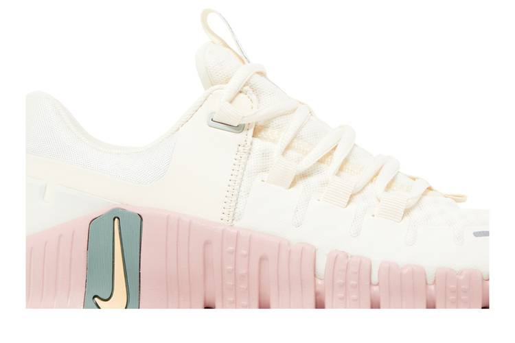 Кроссовки Nike Wmns Free Metcon 5 'Pale Ivory Ice Peach'
