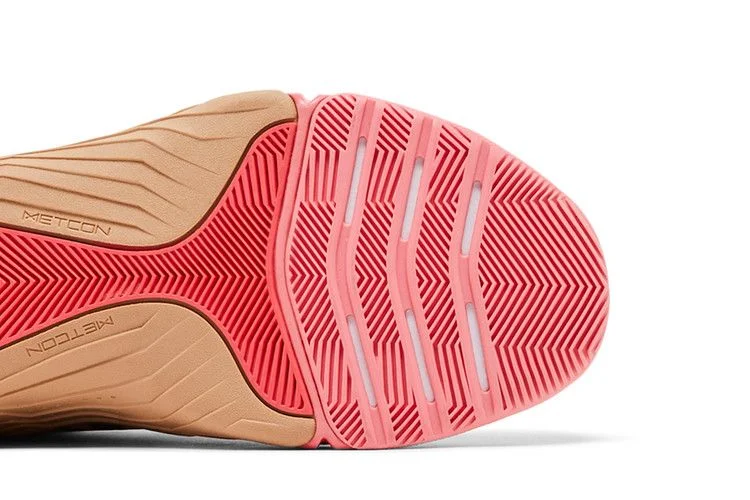Krossovki-Nike-Wmns-Metcon-8-AMP-Coral-Chalk-Camo-4