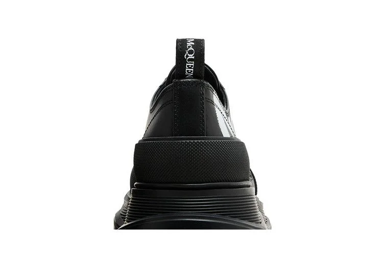 Krossovki-Alexander-McQueen-Tread-Slick-Lace-Up-Graffiti-Logo-Black-White-6