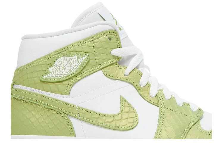 Кроссовки Wmns Air Jordan 1 Mid SE 'Green Python'