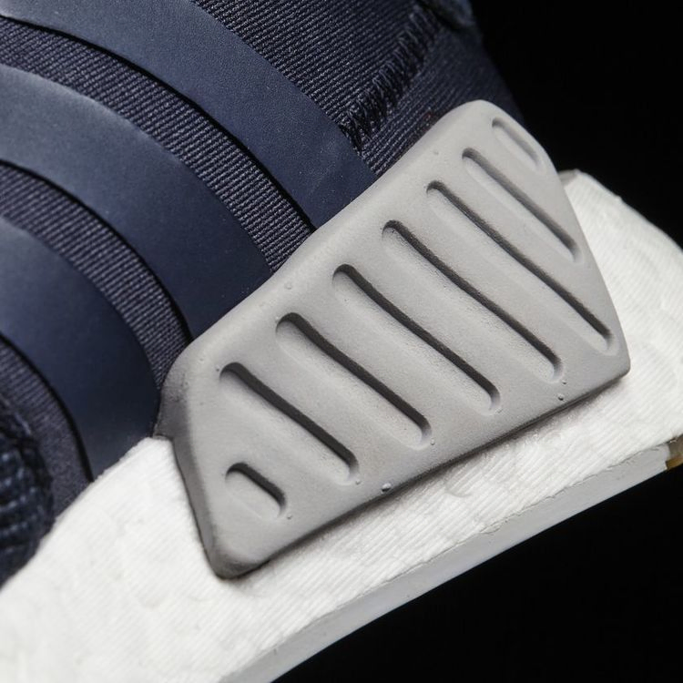 Кроссовки Adidas Wmns NMD_R2 'Legend Ink'