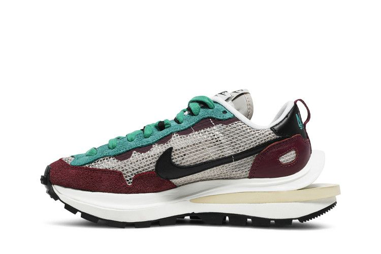 Кроссовки sacai x Nike VaporWaffle SP 'Villain Red'