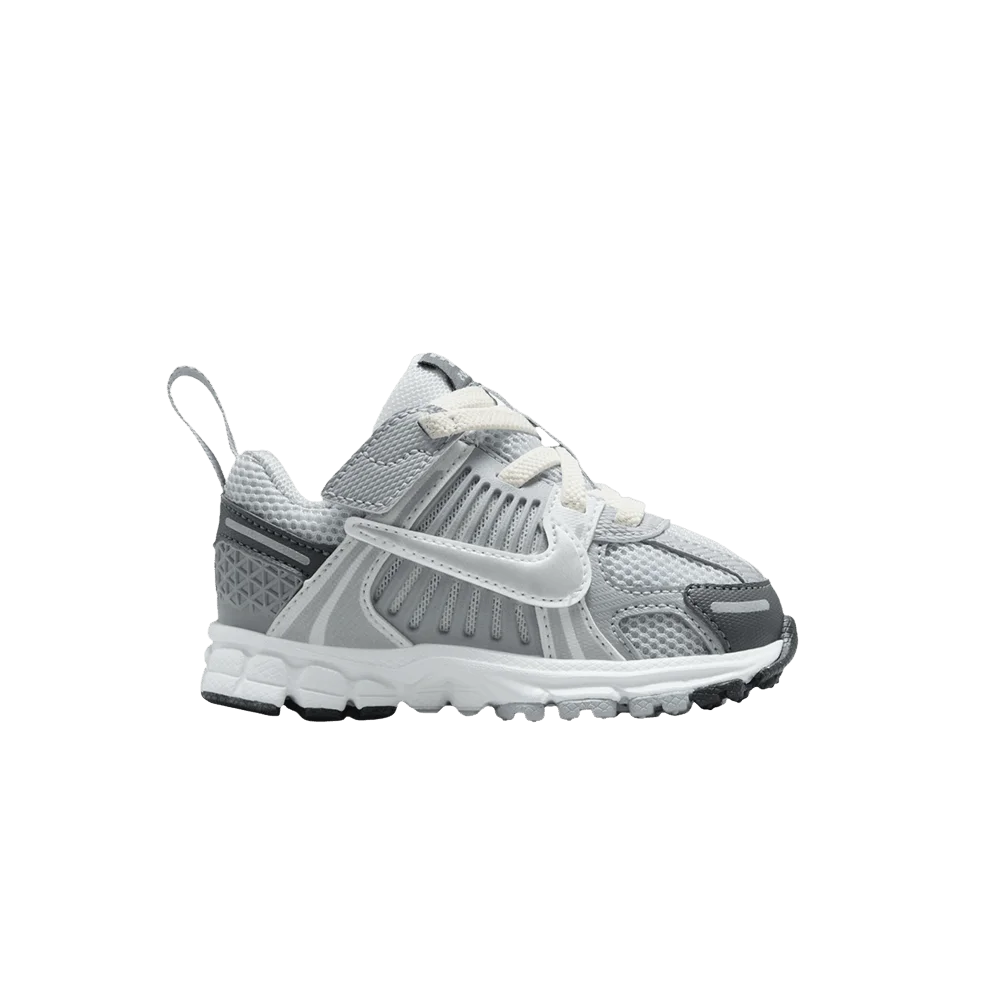 Krossovki-Nike-Air-Zoom-Vomero-5-TD-Grey-White