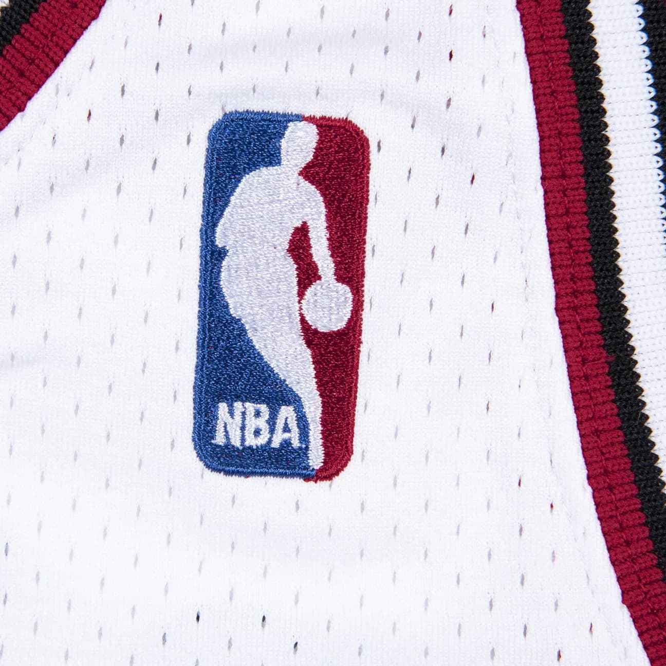 1995-1996-Chicago-Bulls-Michael-Jordan-23-Authentic-Finals-Hardwood-Classic-White-Jersey-10