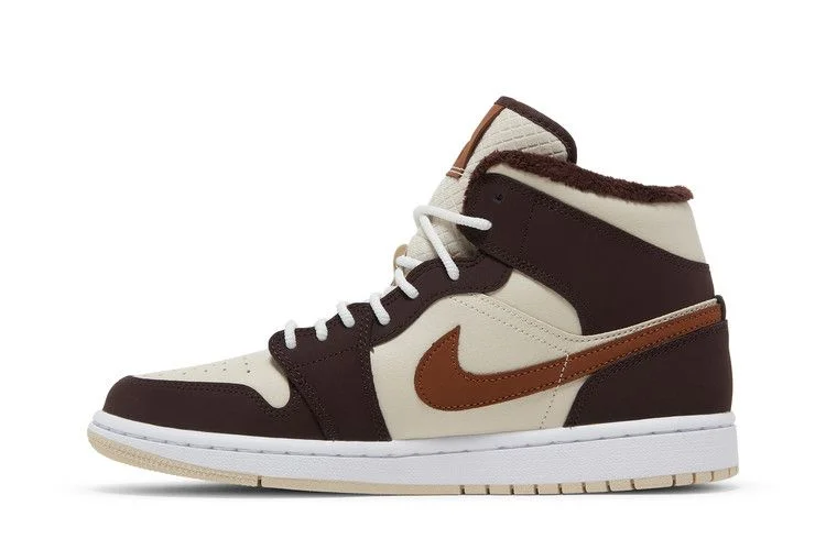 Кроссовки Wmns Air Jordan 1 Mid SE 'Cream Dark Chocolate'