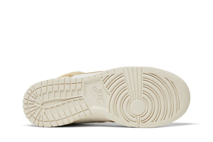 Кроссовки Nike Wmns Dunk High LX 'Certified Fresh - Team Gold'