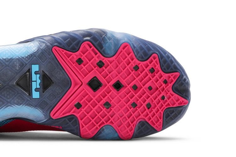 lebron-18-low-ep-neon-nights-cv7564-600_04