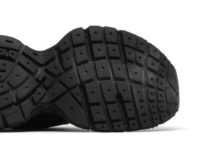 balenciaga-wmns-3xl-sneaker-worn-out-black-734731-w3xl1-1010_04