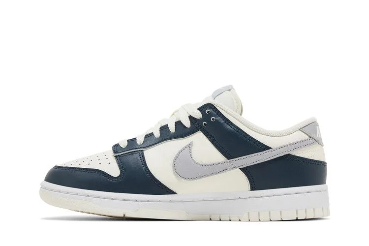 Krossovki-Nike-Wmns-Dunk-Low-Sail-Armory-Navy-2