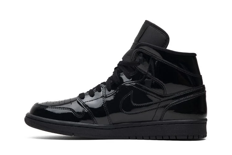 Кроссовки Wmns Air Jordan 1 Mid Patent SE 'Triple Black'