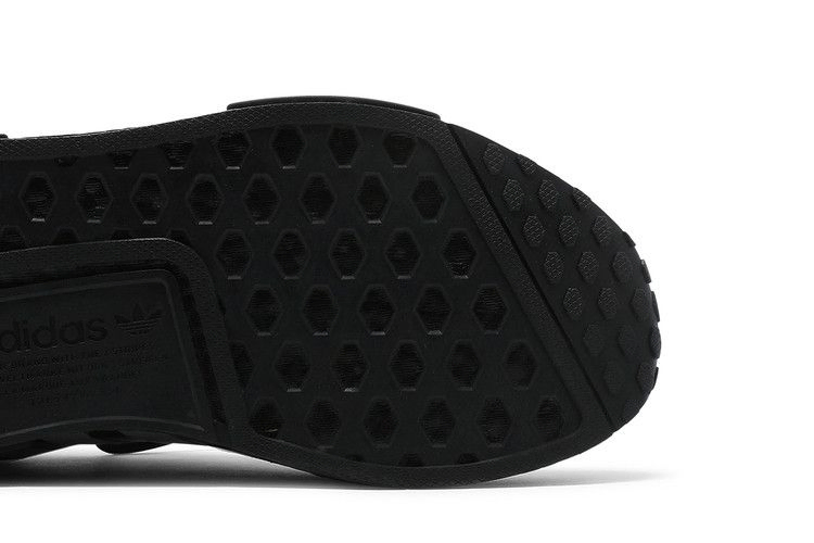 nmd_r1-black-carbon-gz7946_04