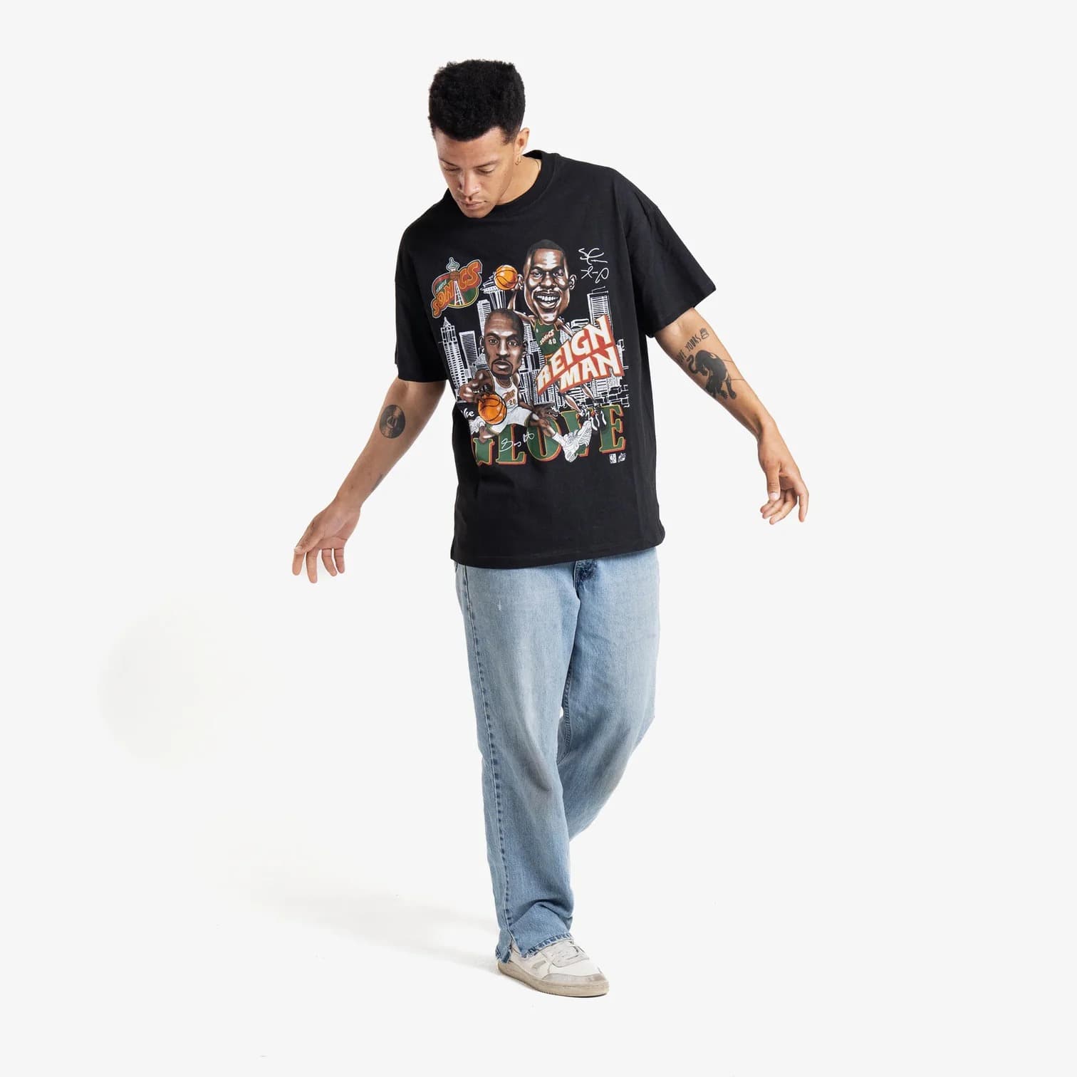 Mitchell-Ness-Seattle-Supersonics-Caricature-Vintage-Hardwood-Classics-NBA-T-Shirt-2
