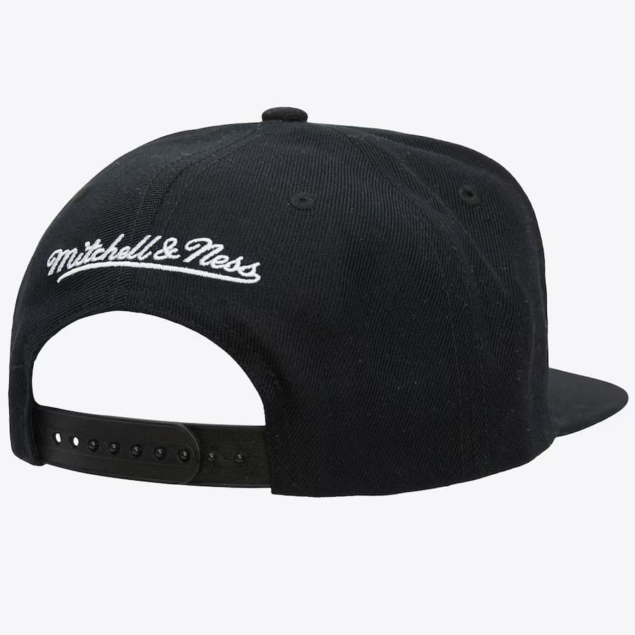 Бейсболка Mitchell & Ness Black Oakland Raiders Snapback Hat