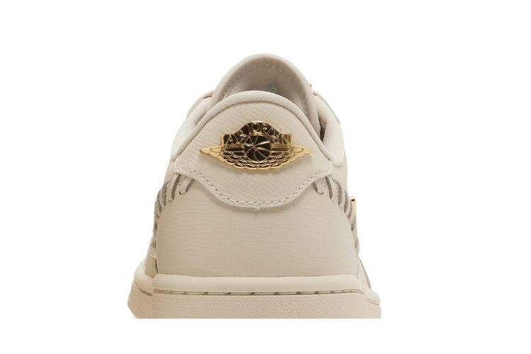 Кроссовки Wmns Air Jordan 1 Low Method of Make 'Legend Light Brown'