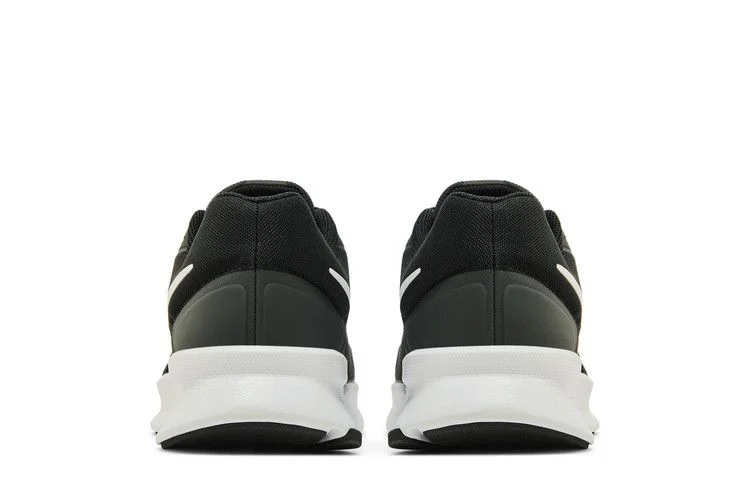 Кроссовки Nike Run Swift 3 'Black White'