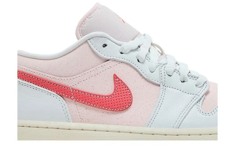 Кроссовки Wmns Air Jordan 1 Low SE 'Strawberry Milkshake'