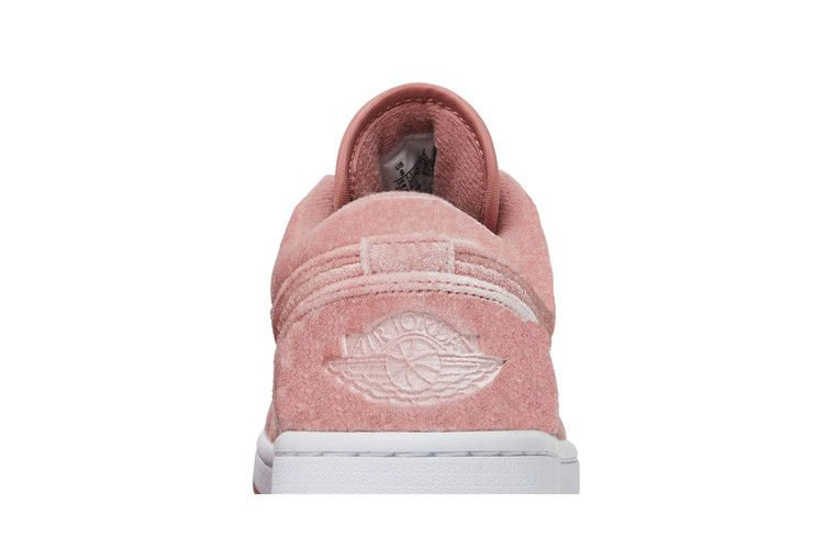 Кроссовки Wmns Air Jordan 1 Low SE 'Pink Velvet'