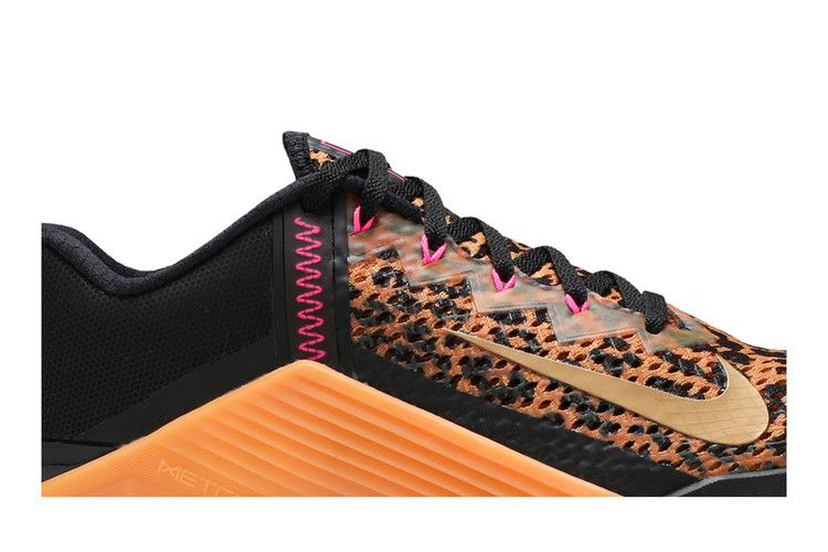 wmns-metcon-6-cheetah-print-at3160-096_01