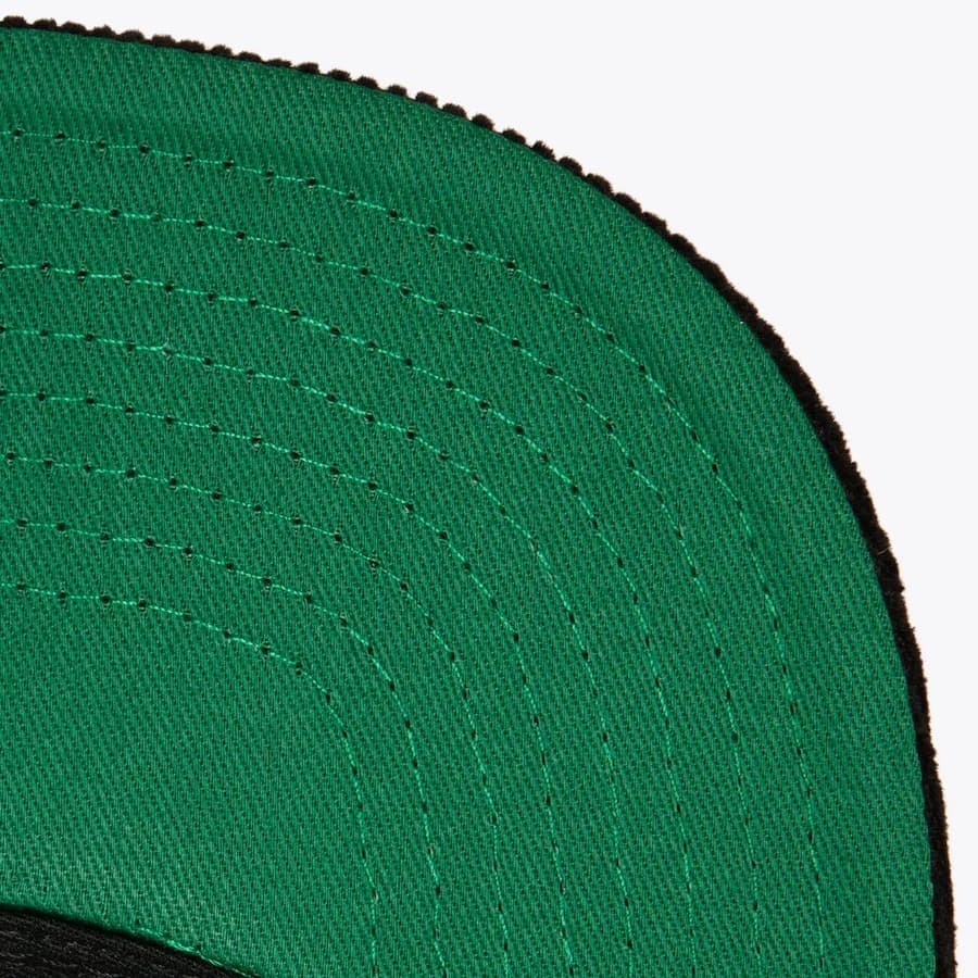 Бейсболка Mitchell & Ness Black Vegas Golden Knights All Directions Corduroy Snapback Hat