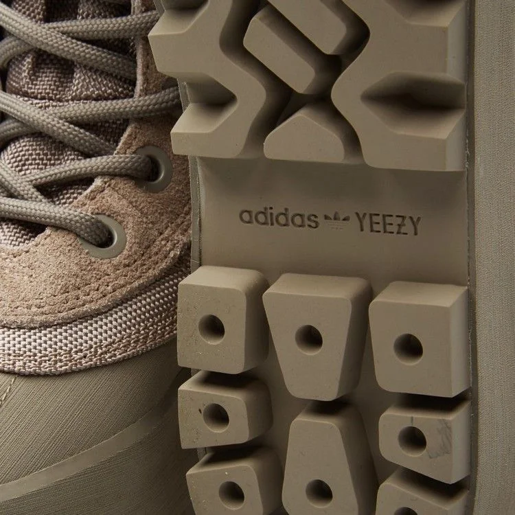 Adidas-Wmns-Yeezy-950-Boot-Moonrock-5