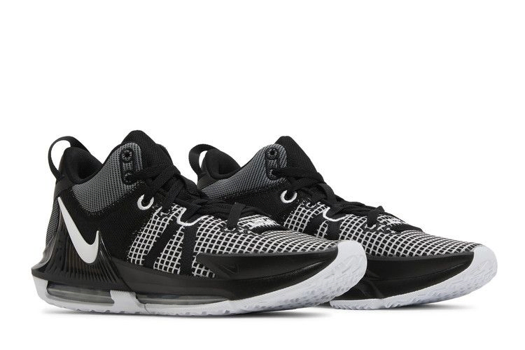 lebron-witness-7-tb-black-white-dz3299-001_07