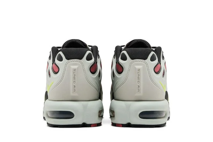 Krossovki-Nike-Air-Max-Plus-Drift-Light-Silver-Volt-5