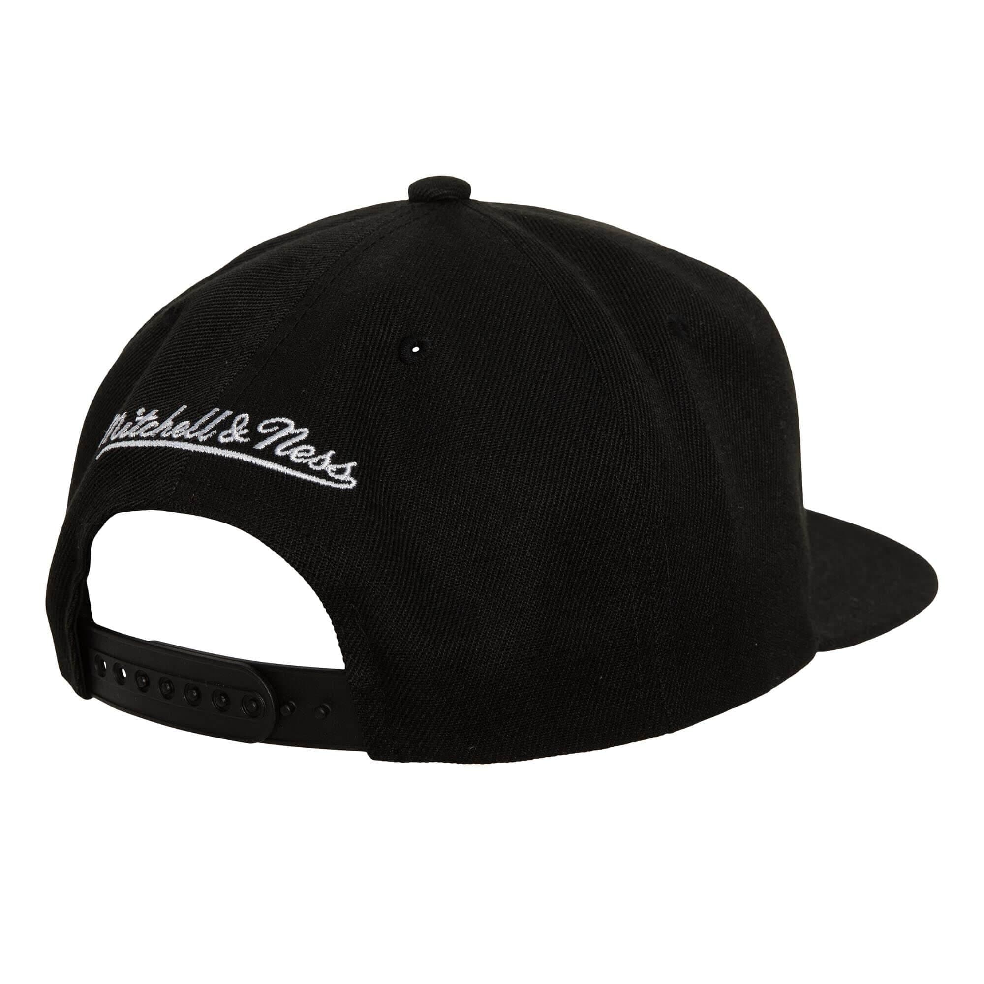 Mitchell-Ness-Satin-Under-Snapback-Brooklyn-Nets-Hat-1