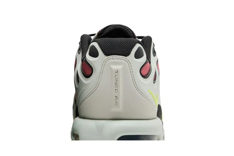 Krossovki-Nike-Air-Max-Plus-Drift-Light-Silver-Volt-6