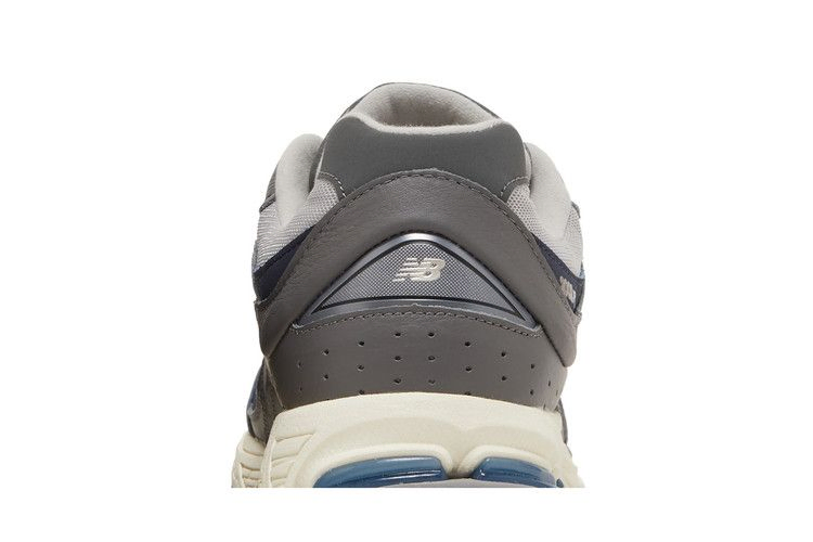 Кроссовки New Balance 2002R 'Castlerock Gold Metallic'