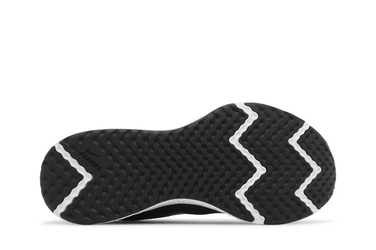 Krossovki-Nike-Revolution-5-Extra-Wide-Bred-3