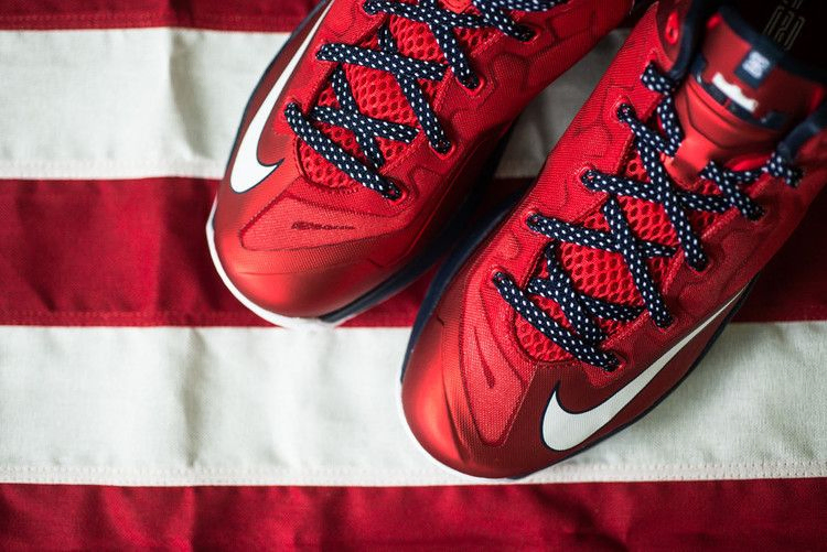 Кроссовки Nike Max LeBron 11 Low 'Independence Day'