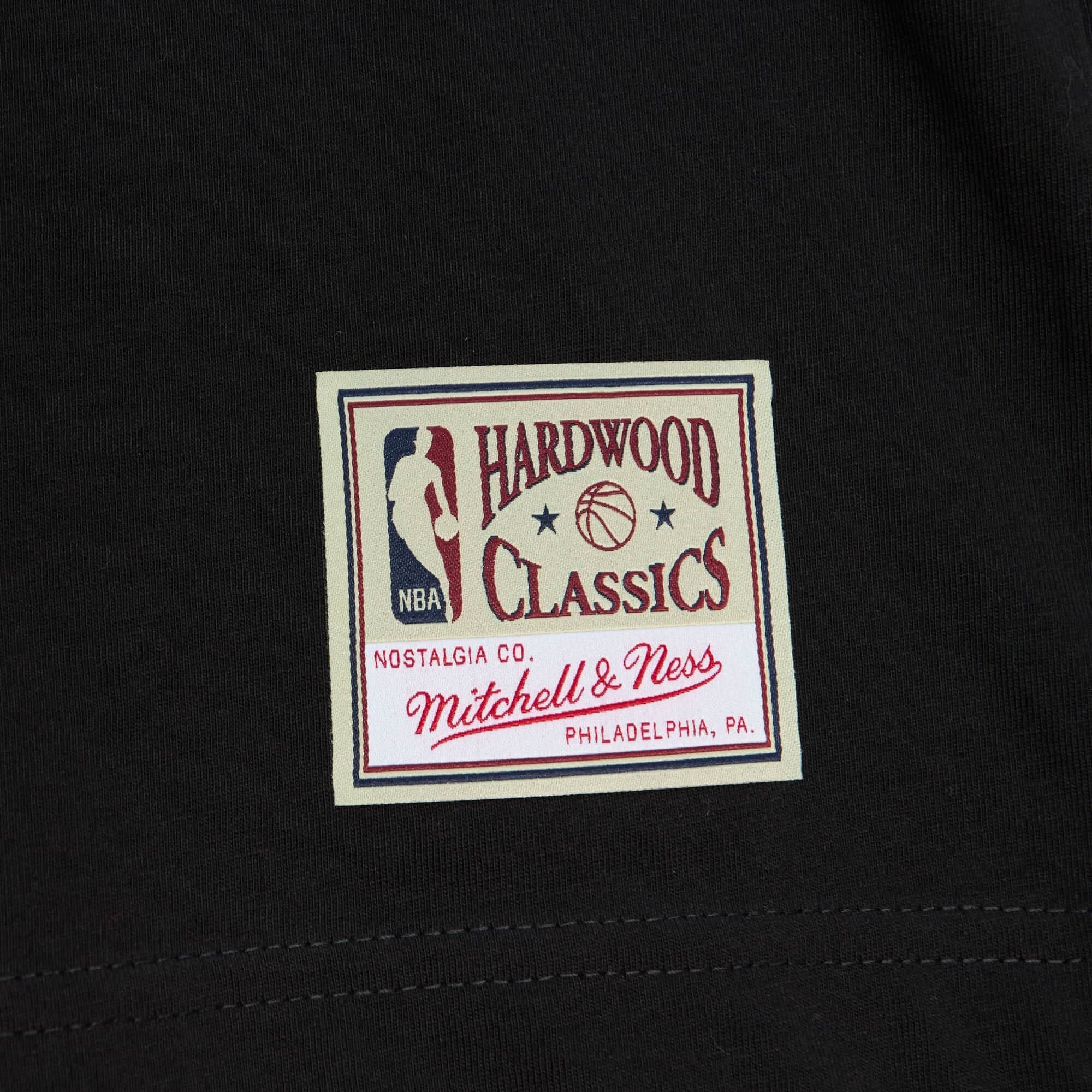 Mitchell-Ness-Cracked-Cement-Tee-Milwaukee-Bucks-3