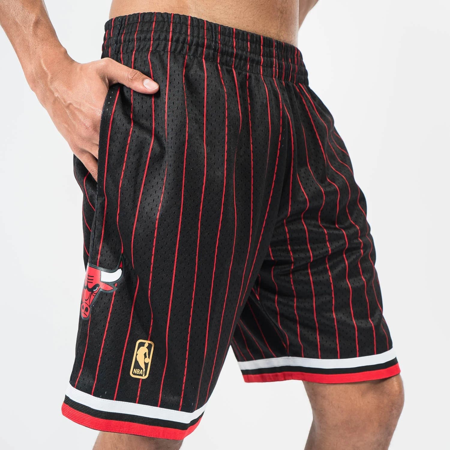 Спортивные шорты Mitchell & Ness Chicago Bulls 1996-97 Hardwood Classics Throwback Swingman NBA Pinstripe Shorts