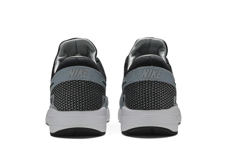 air-max-zero-essential-black-grey-876070-002_05