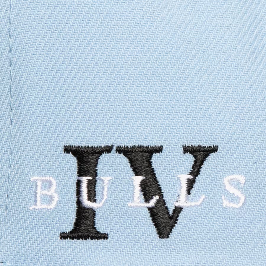 Бейсболка Mitchell & Ness Light Blue Chicago Bulls Core IV Snapback Hat
