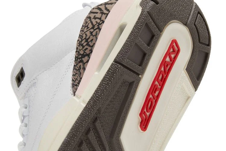 Krossovki-Wmns-Air-Jordan-3-Retro-Neapolitan-9