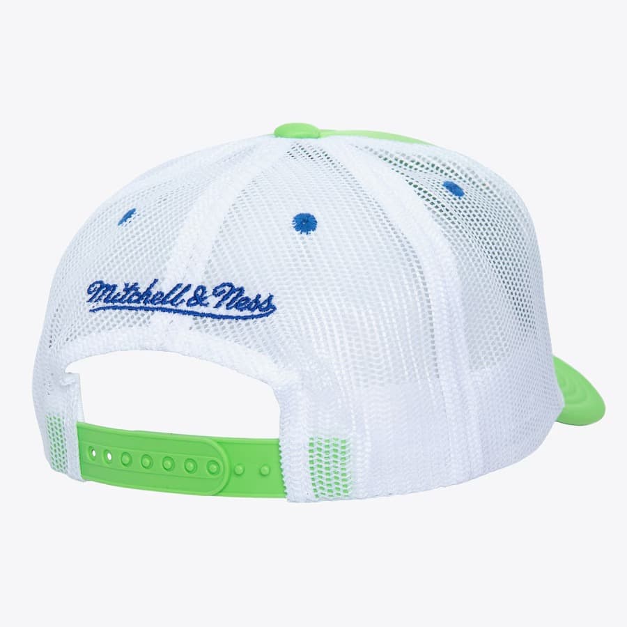 Бейсболка Mitchell & Ness Rave Green Seattle Sounders FC Sideline Trucker Snapback Hat