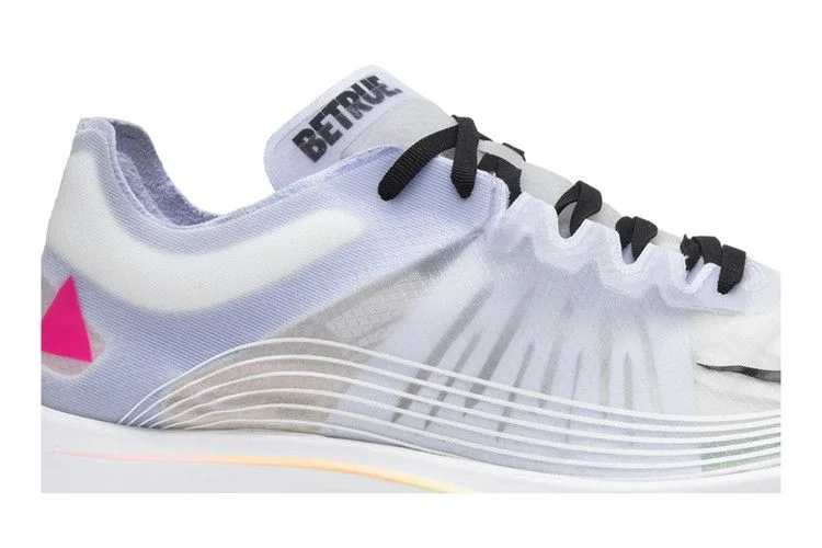 Krossovki-Nike-Zoom-Fly-SP-Be-True-1