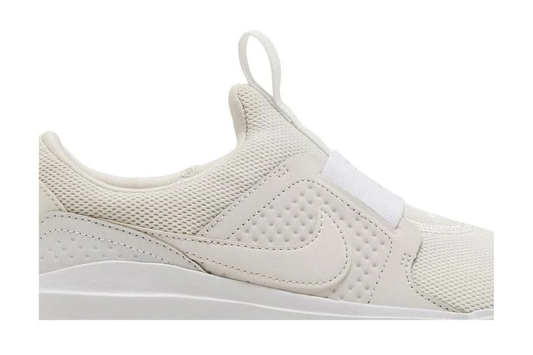 Krossovki-Nike-Wmns-AD-Comfort-Triple-White-1