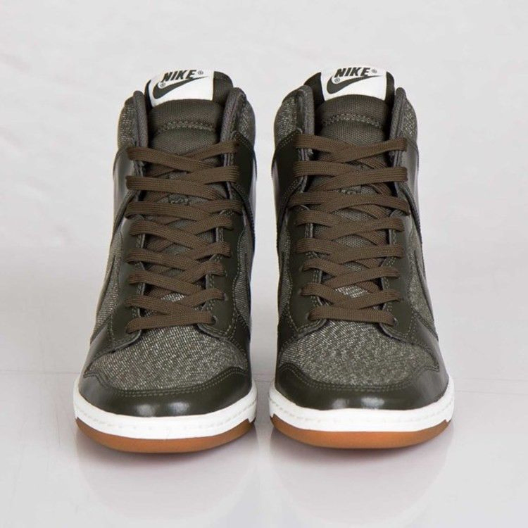 Кроссовки Nike Wmns Dunk Sky Hi Essential