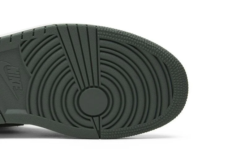 Кроссовки Air Jordan 1 Retro High OG 'Best Hand in the Game - Clay Green'