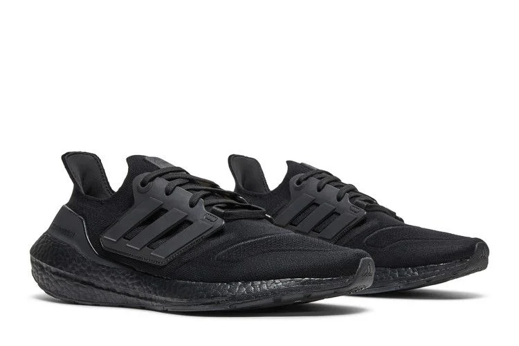 Krossovki-adidas-UltraBoost-22-Triple-Black-7