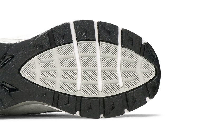 wmns-990-wide-grey-white-w990gl5d_04