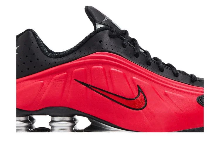 Кроссовки Nike Shox R4 'University Red Black'