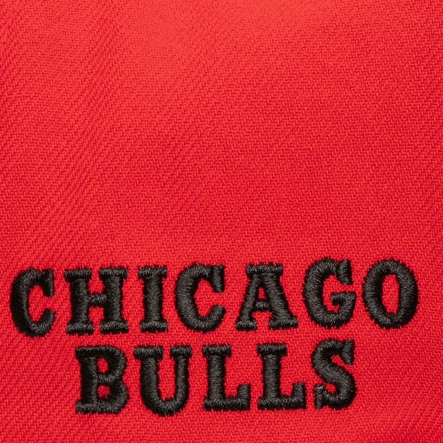 Бейсболка Mitchell & Ness Red Chicago Bulls Diamonds Up Snapback Hat
